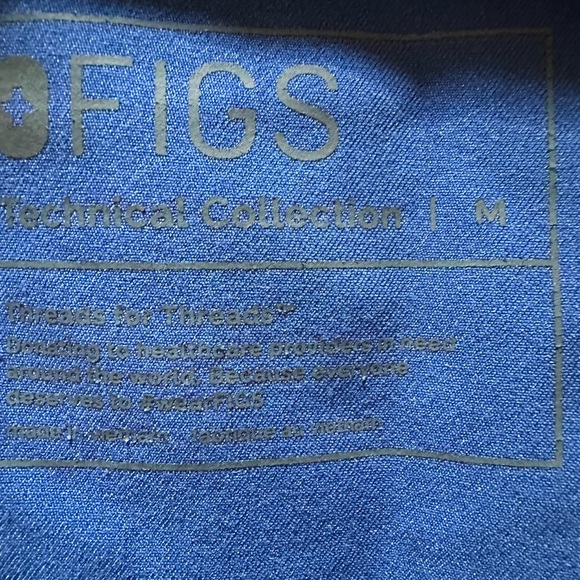 FIGS Technical Collection Women’s Blue Scrubs Top. Size Medium - Picture 5 of 7